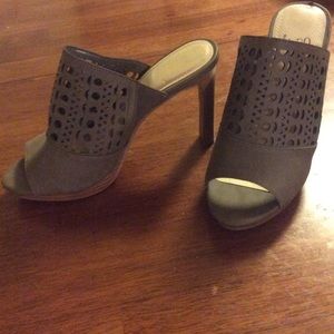 IMPO heels super cute dark green